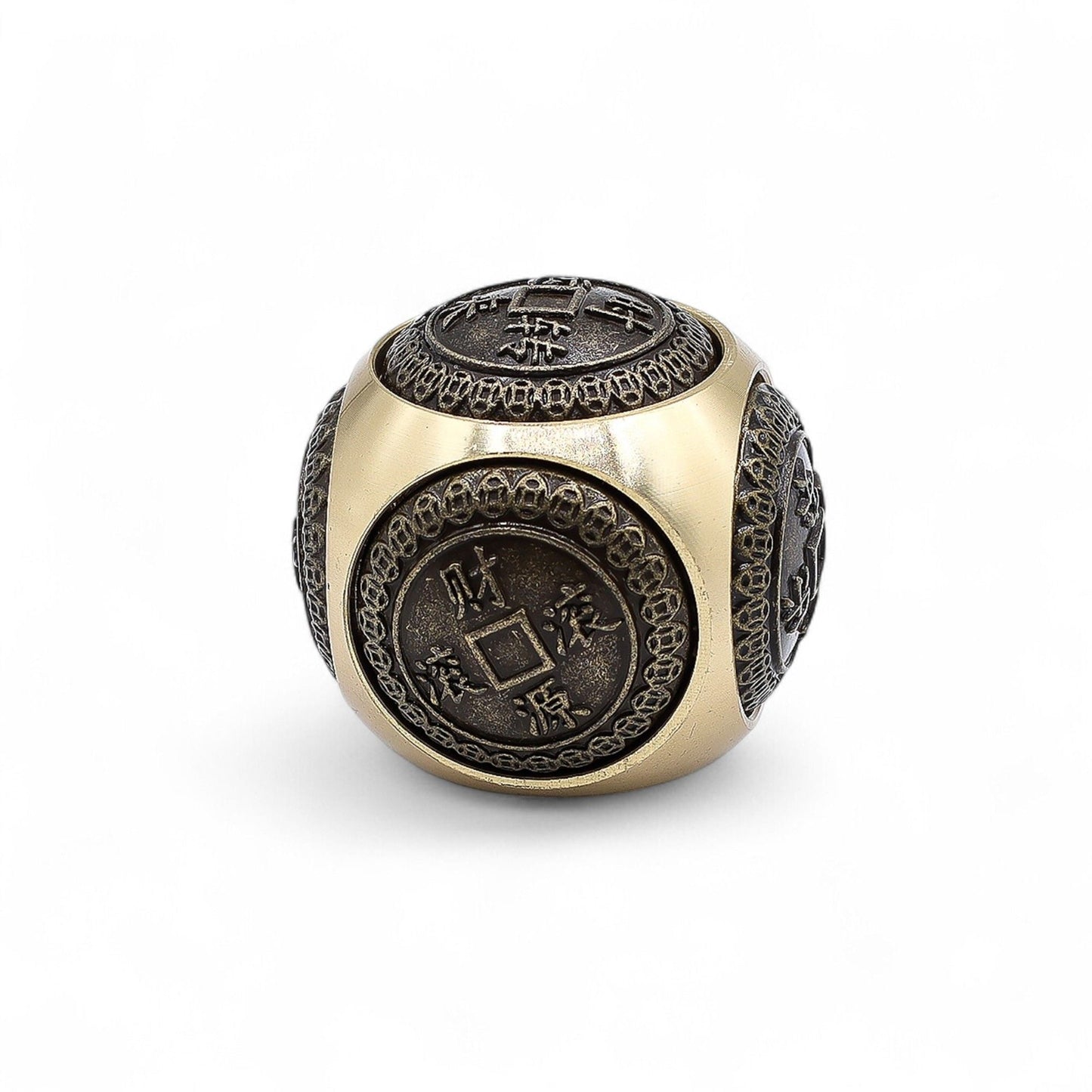 Alt Tag: Brass Ancient Fortune Spinner – Rounded 3.5 CM de latón con forma redondeada y motivos de monedas chinas tradicionales, vista frontal