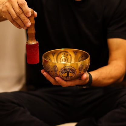 Mässingetsade Buddha-sjungande skålar – set med 4, 3,85 kg mässingsskål med etsade motiv, spelas med träklubba
