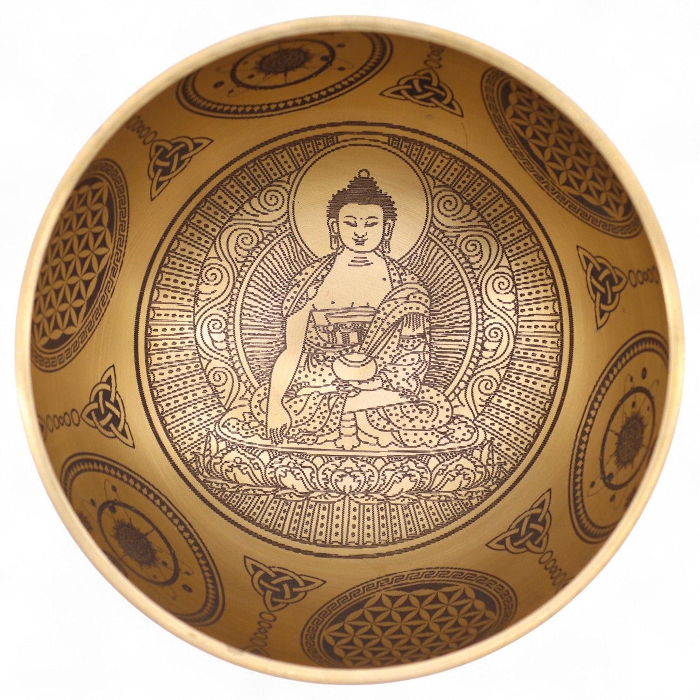 Alt-tag: Buddha-sjungskålar i etsad mässing – set om 4, 3,85 kg närbild av insidan på en mässingsskål med etsad Buddha och heliga motiv