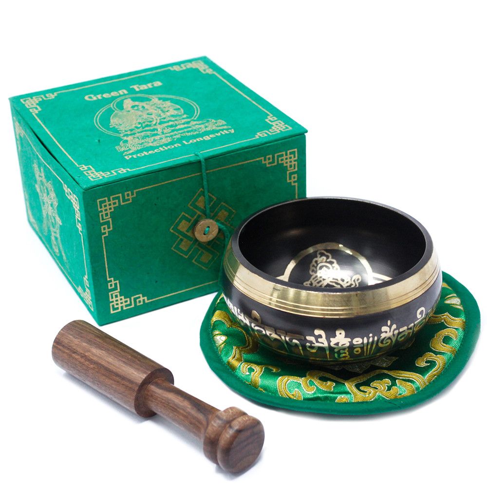 Mässingsset med Green Tara-sjungskål – 10 CM, 380 G med sjungskål i mässing, träklubba, grön kudde och Green Tara-presentask