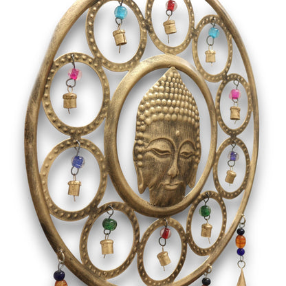 Alt Tag: Vindspel Brass Large Buddha Face – 36CM i mässing med cirkelformade ringar, mittdel med Buddha-ansikte och accenter med flerfärgade glaspärlor