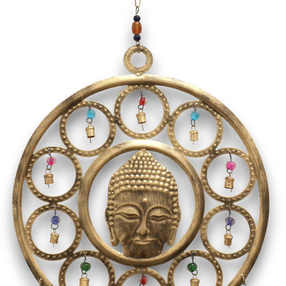 Brass Large Buddha Face Wind Chimes – 36CM vindspel i hängande mässing med Buddha-ansikte i centrum, cirkelformade ringar och färgstarka glaspärlor