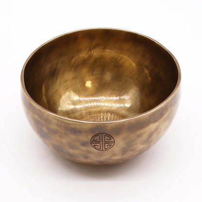 Brass Moon Singing Bowl – 17CM, 850G brass singing bowl made in Nepal with etched symbol, polished interior for meditation sound