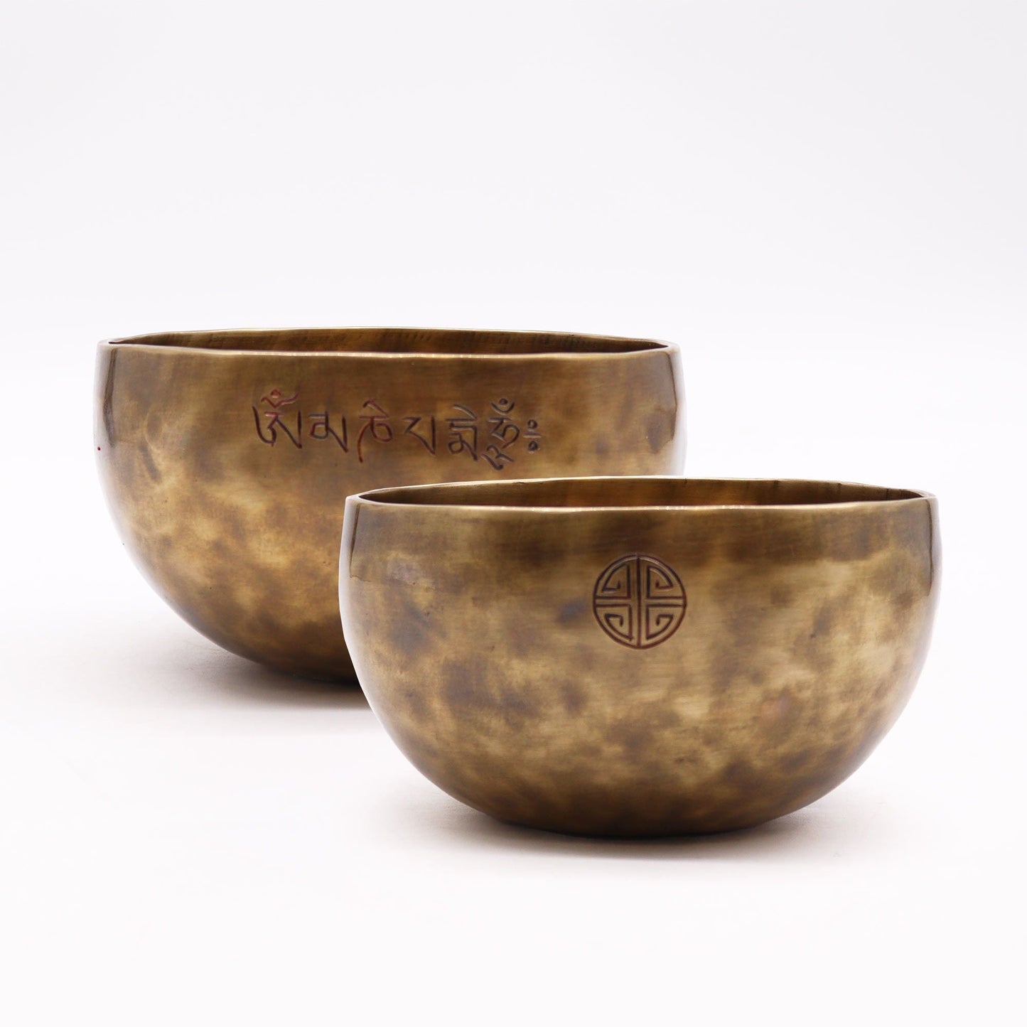 Alt Tag: Brass Moon Singing Bowl – 17CM, 850G brass singing bowl set with engraved symbols, Nepal-crafted meditation sound bowl