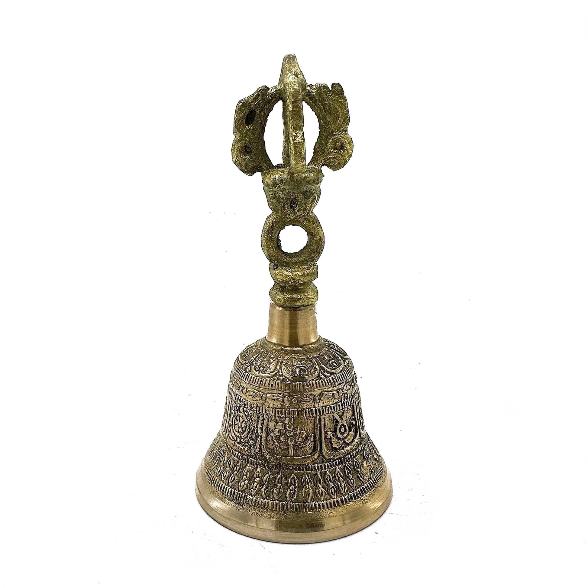 Alt Tag: Brass Tibetan Tingsha Bell – 6x11.5 CM, campana tibetana de latón con grabados y asa decorativa, vista frontal