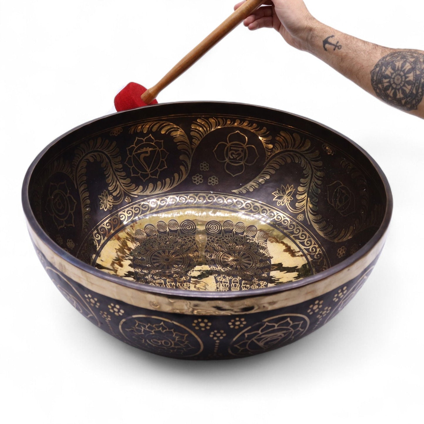 Brass Vibrational Standing Singing Bowl – 50x20CM, cuenco de latón grabado con mazo de madera y fieltro, vista superior