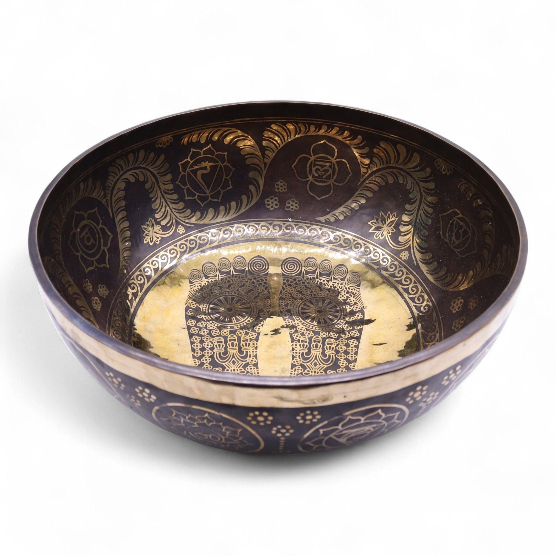 Alt Tag: Brass Vibrational Standing Singing Bowl – 50x20CM de latón con grabado de elefante, cuenco tibetano decorativo vista interior