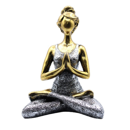 Alt Tag: Figura de mujer de yoga en bronce y plata – estatua de resina y cemento, esculpida a mano, de 24CM en postura de loto sentada con manos en oración