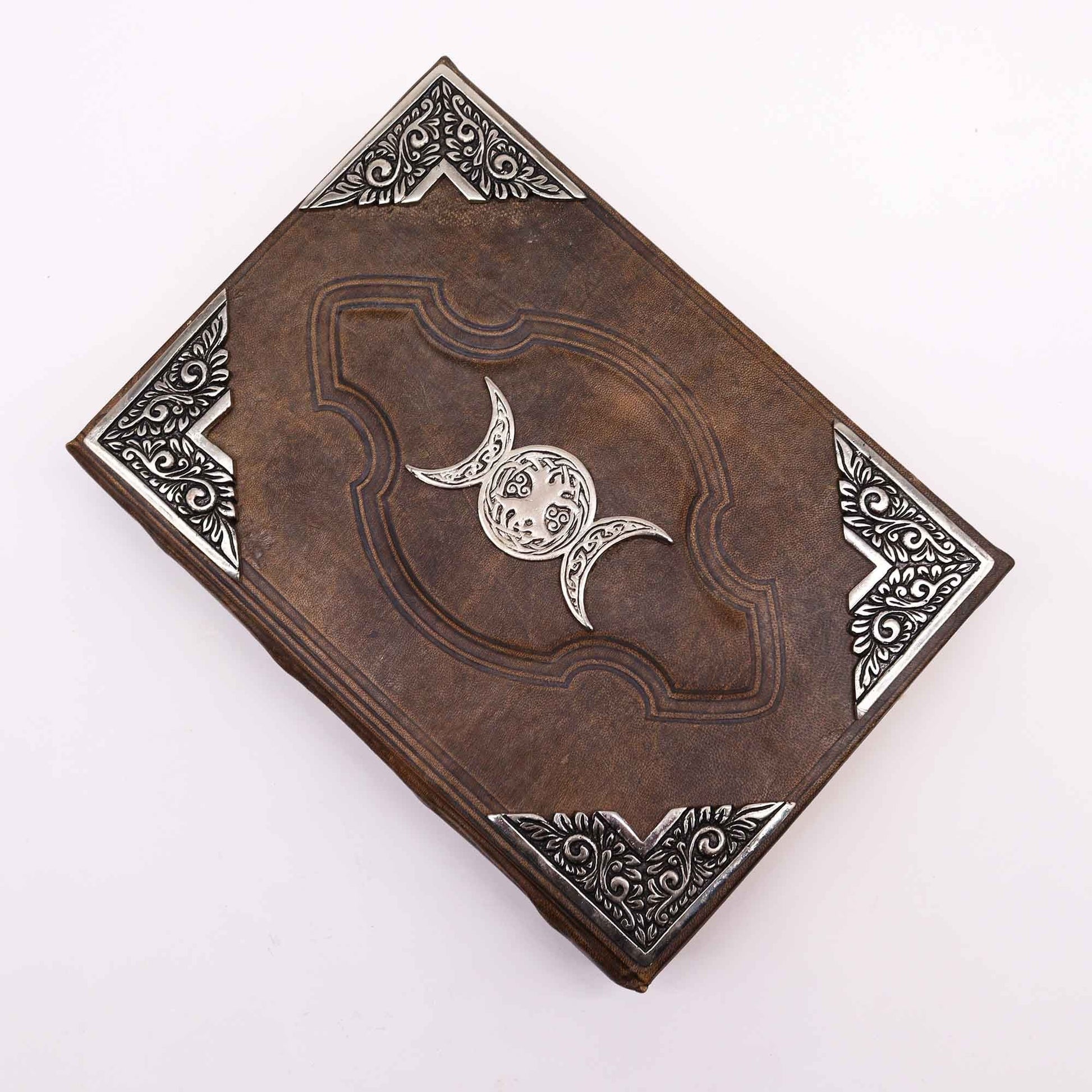Brown Tan Leather Journal – Zinc Moon 26x18CM, cubierta de cuero marrón con triple luna de zinc y esquinas decorativas