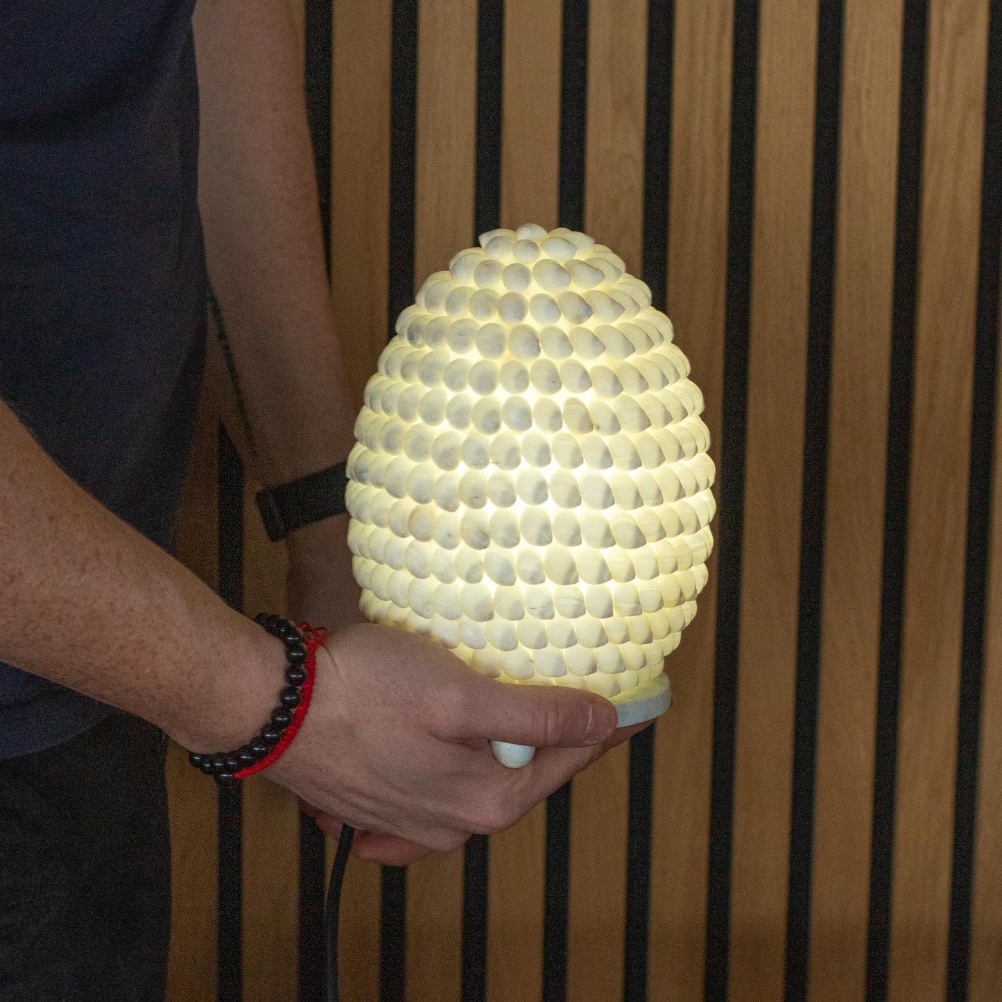 Buting Sea Shell Lamp – Oval 15CM lámpara ovalada con conchas marinas, luz cálida decorativa, sostenida en mano