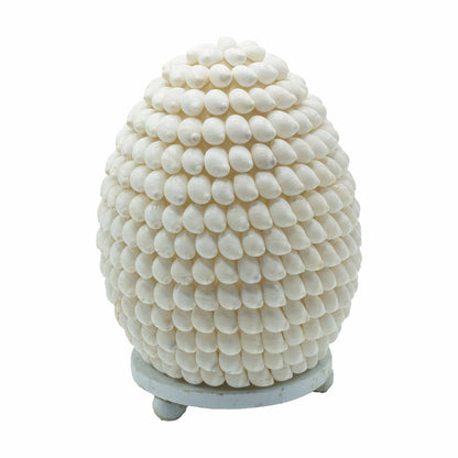 Alt Tag: Buting Sea Shell Lamp – Oval 15CM lámpara decorativa de conchas marinas blanca, forma oval, luz cálida, base de madera