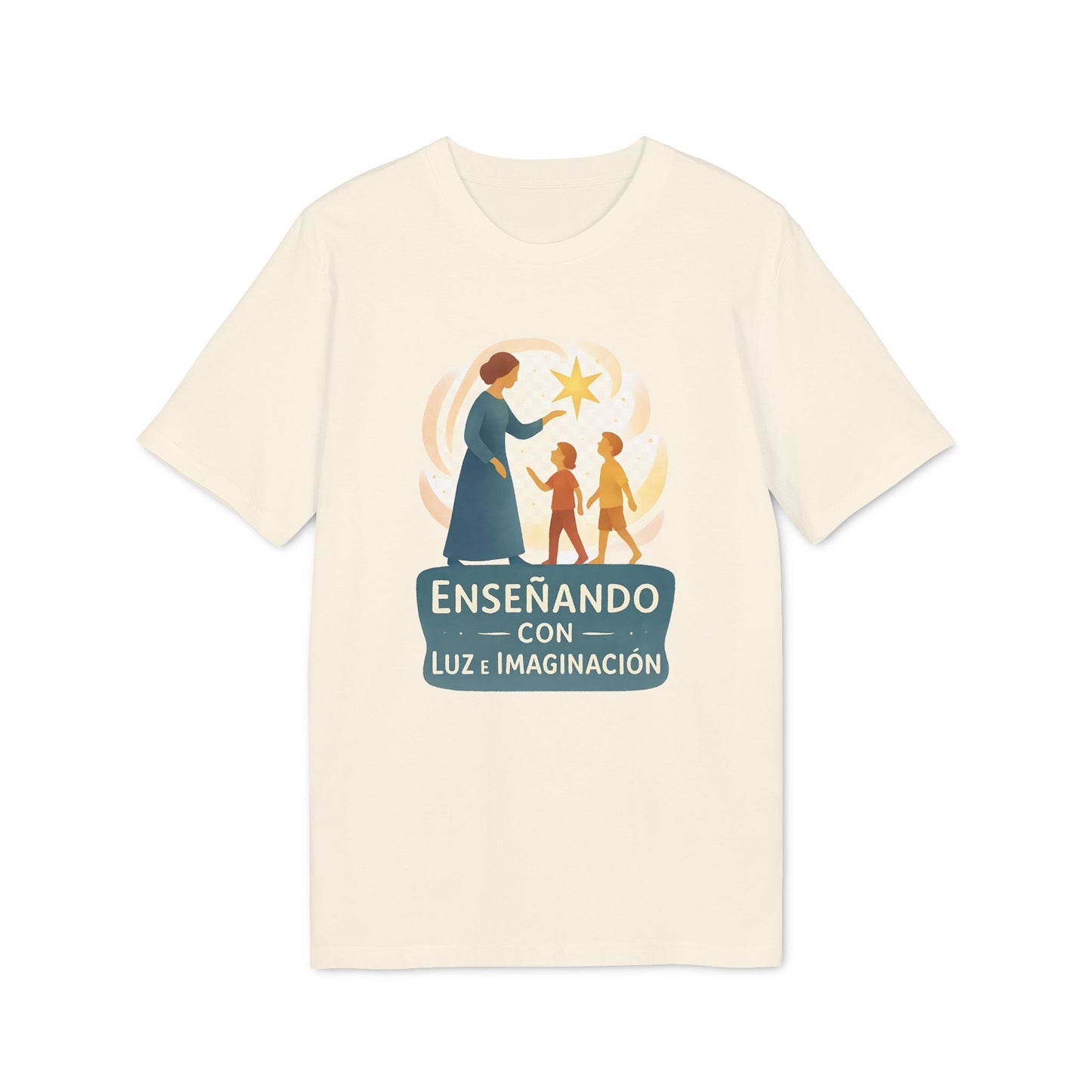 Enseñando con Luz e Imaginacion para Profesor Waldorf camiseta beige con ilustración de maestra y niños y texto “Enseñando con Luz e Imaginación”