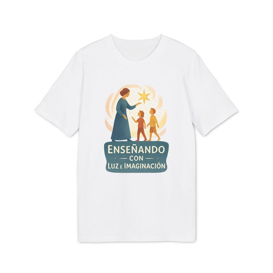 Camiseta blanca con ilustración de maestra y niños y texto Enseñando con Luz e Imaginacion para Profesor Waldorf