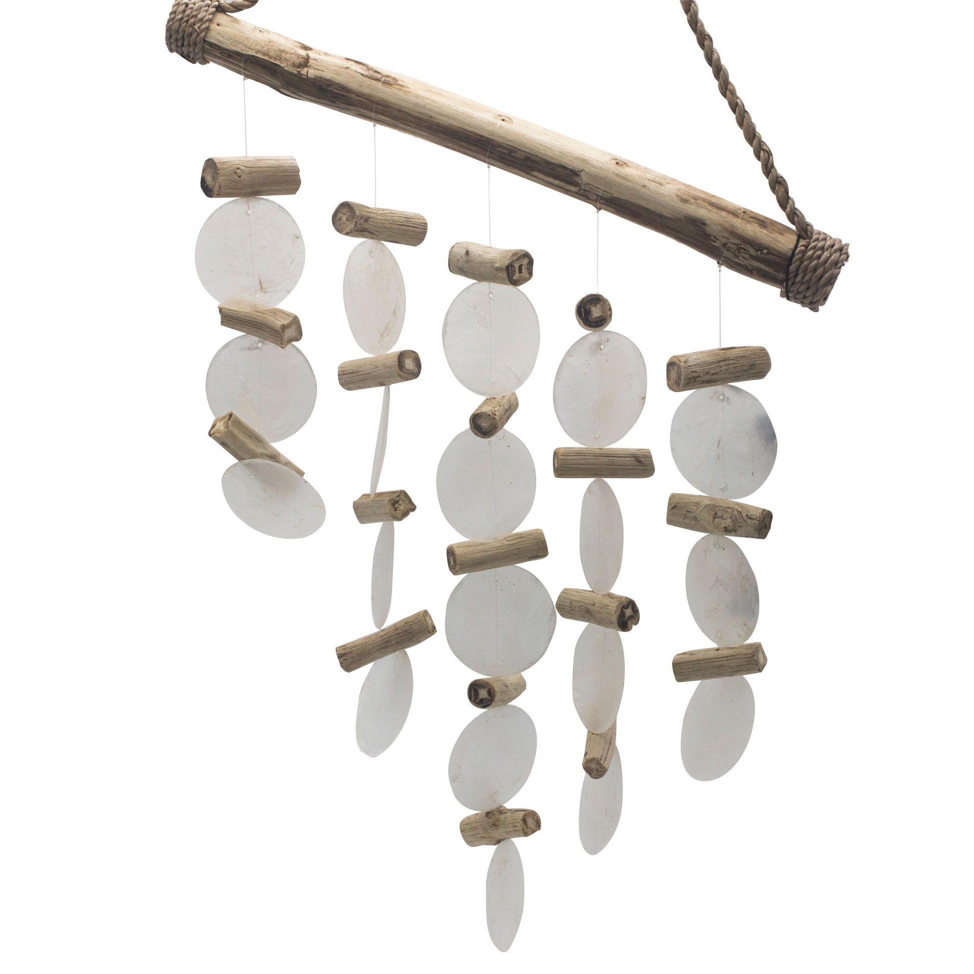 Capiz Shell Driftwood Chime – 31x20 CM con discos de concha capiz y cuentas de madera colgantes sobre barra de driftwood