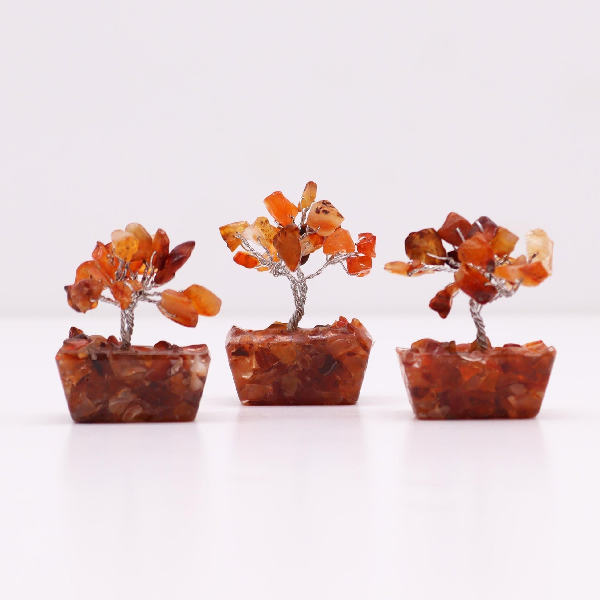 Carnelian Mini Gemstone Tree – Orgonite Base, 15 Stones, mini árbol decorativo con piedras de cornalina naranja y base de orgonita