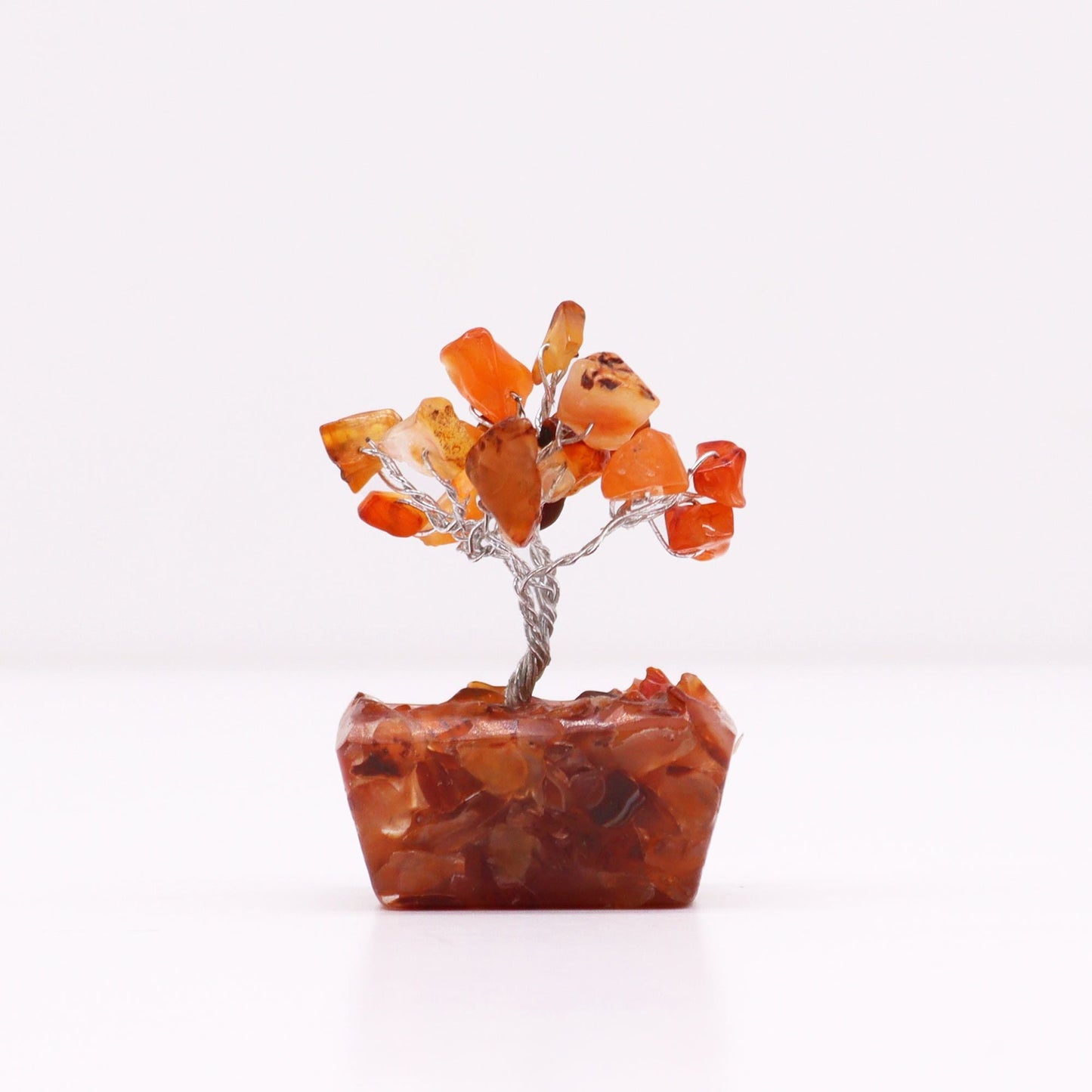 Carnelian Mini Gemstone Tree – Orgonite Base, 15 Stones mini árbol decorativo con piedras de cornalina naranjas y base de orgonita