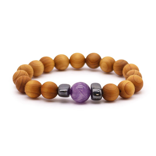 Alt Tag: Cedarwood Chakra Bangle – Amethyst 7CM pulsera de cuentas de madera de cedro con piedra amatista y separadores metálicos