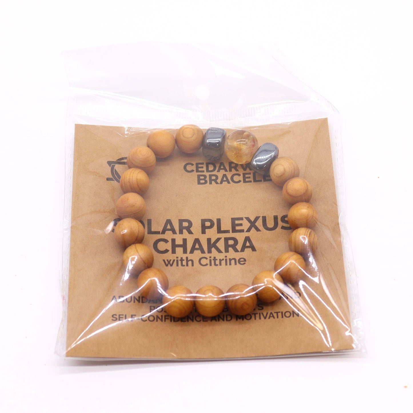 Alt Tag: Cedarwood Citrine Chakra Bangle – 7CM pulsera de cuentas de madera de cedro con piedra citrino, presentada en empaque