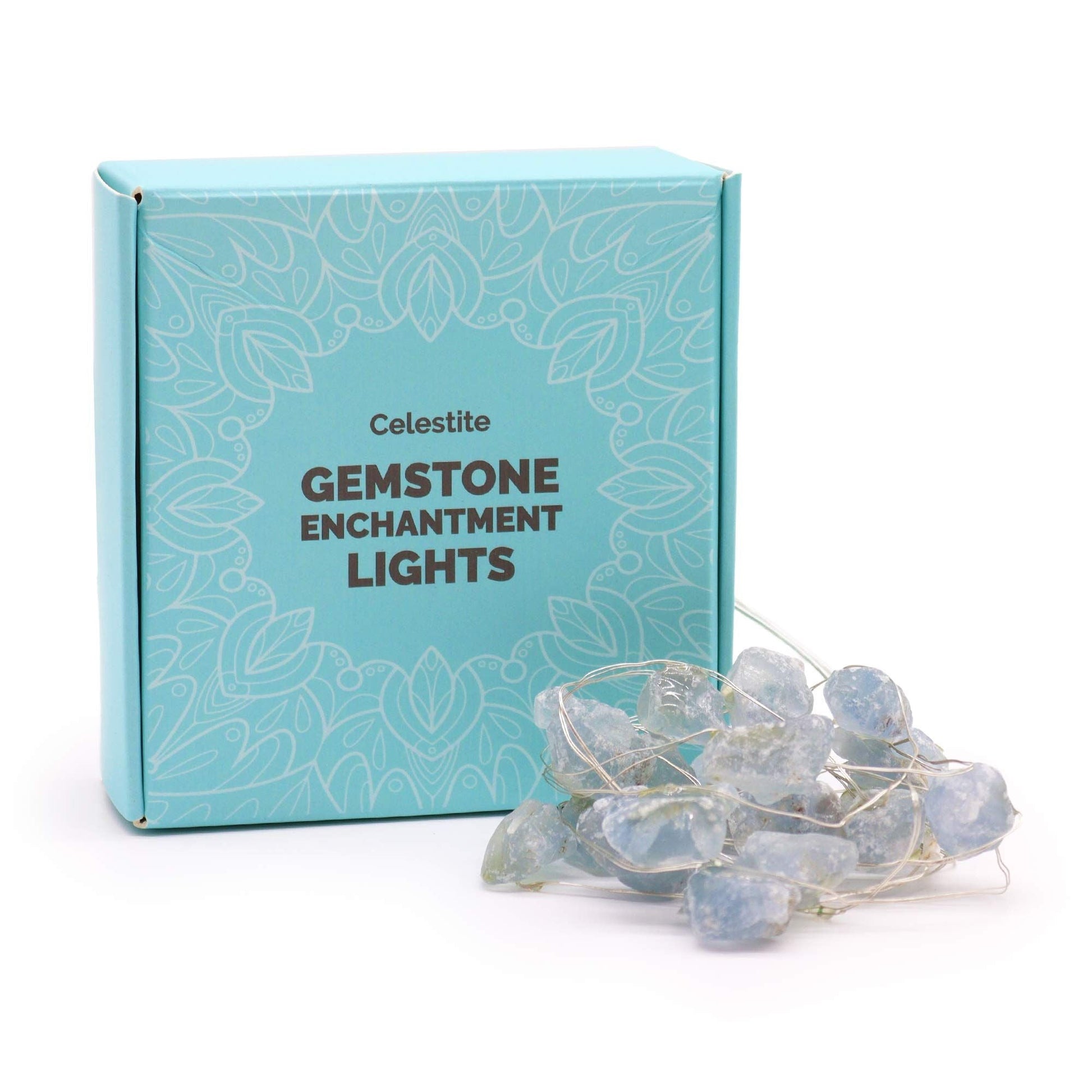 Celestite Gemstone Enchantment Lights – dekorativ ljusslinga med celestitstenar och produktförpackning på vit bakgrund