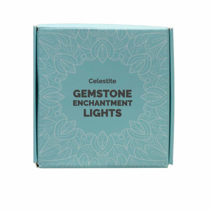 Celestit ädelstensförrollande ljusslinga – dekorativ produktbox för ljusslinga med turkost blommönster och texten “Gemstone Enchantment Lights”