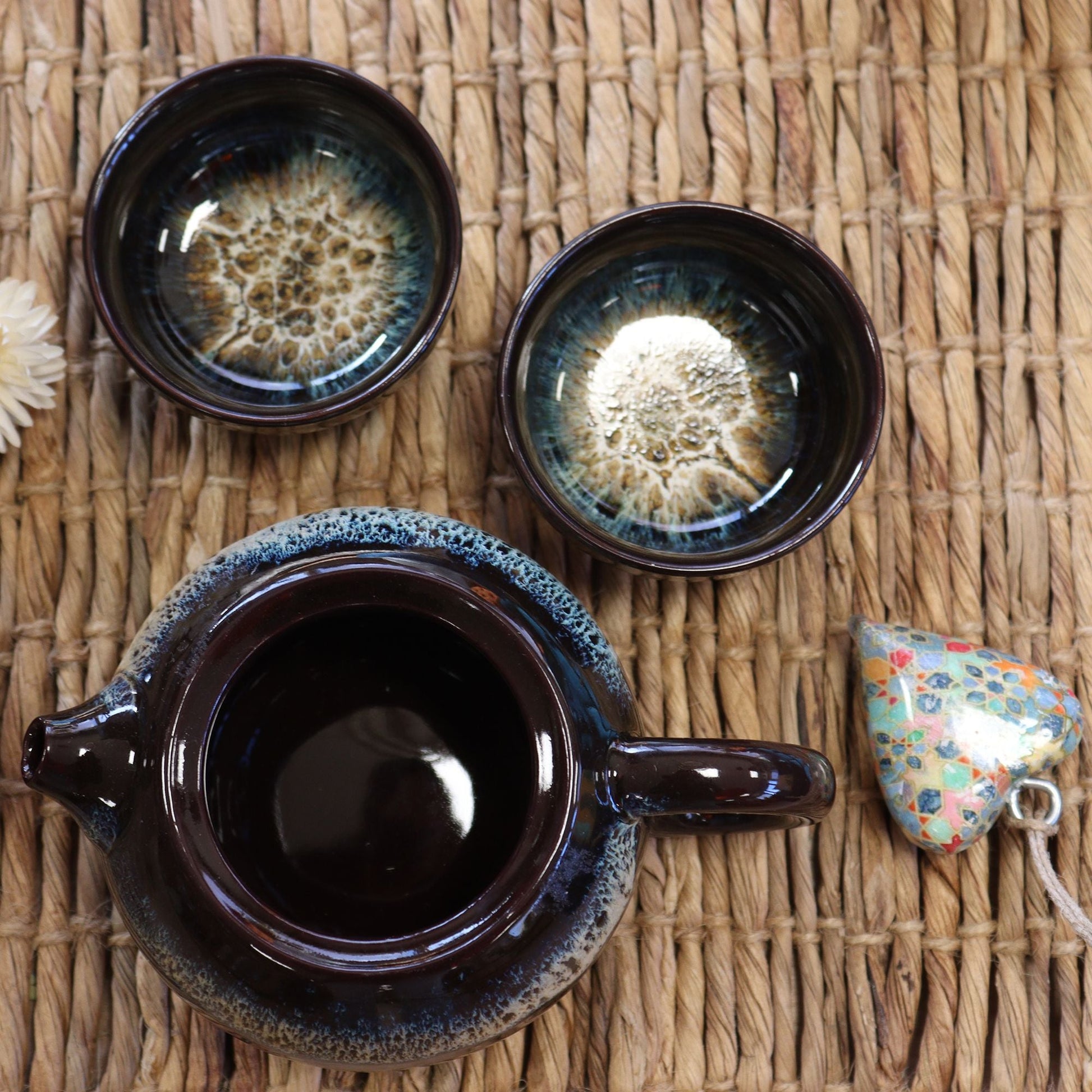 Ceramic Herbal Teapot Set – 19x12.5x9 CM black glazed ceramic teapot with two matching cups on woven mat