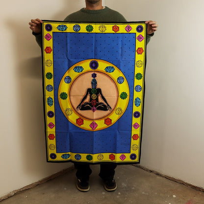 Arte de pared de algodón Chakra Fibrant – 70 × 110 CM, tapiz colgante de algodón con temática de chakras en colores y figura en meditación