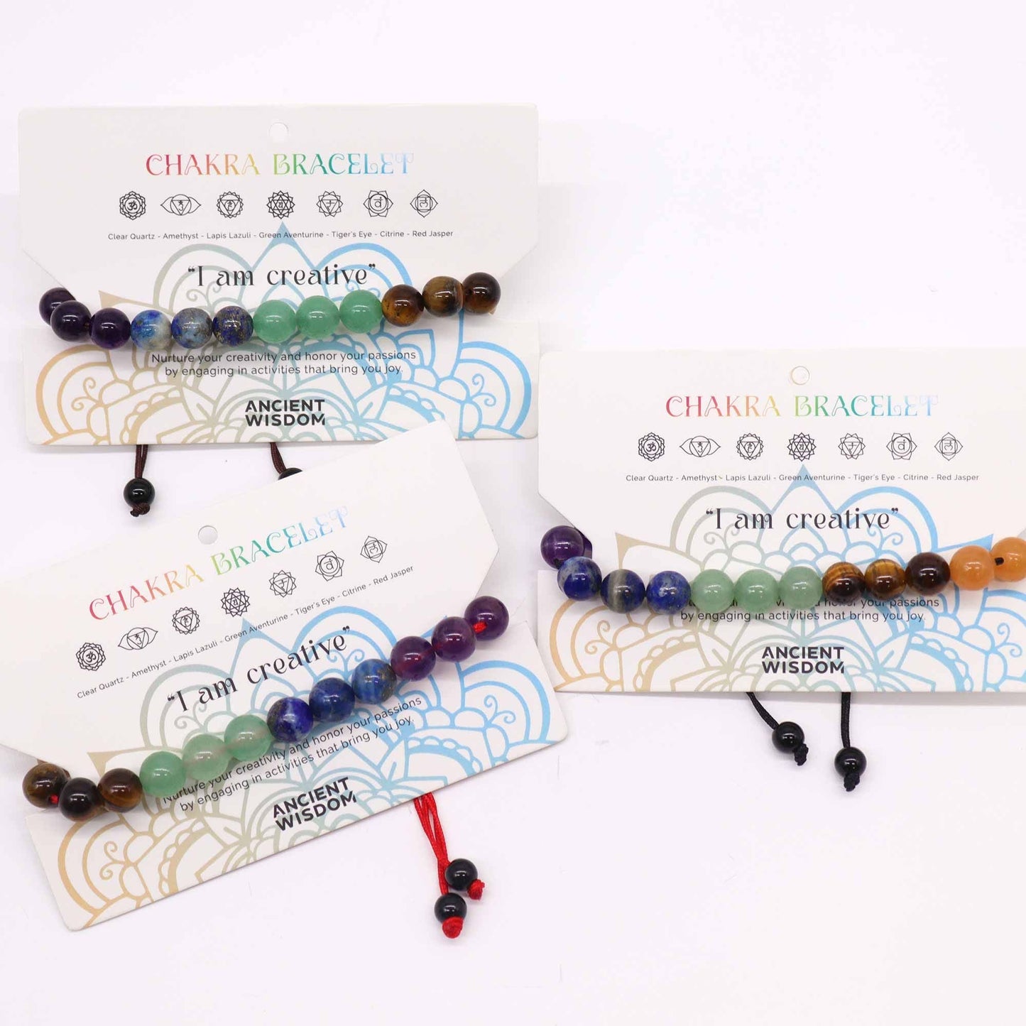 Chakra String Bracelets – 21 Stones con 21 cuentas de gemas naturales multicolor y cordón ajustable, presentado en tarjetas de regalo