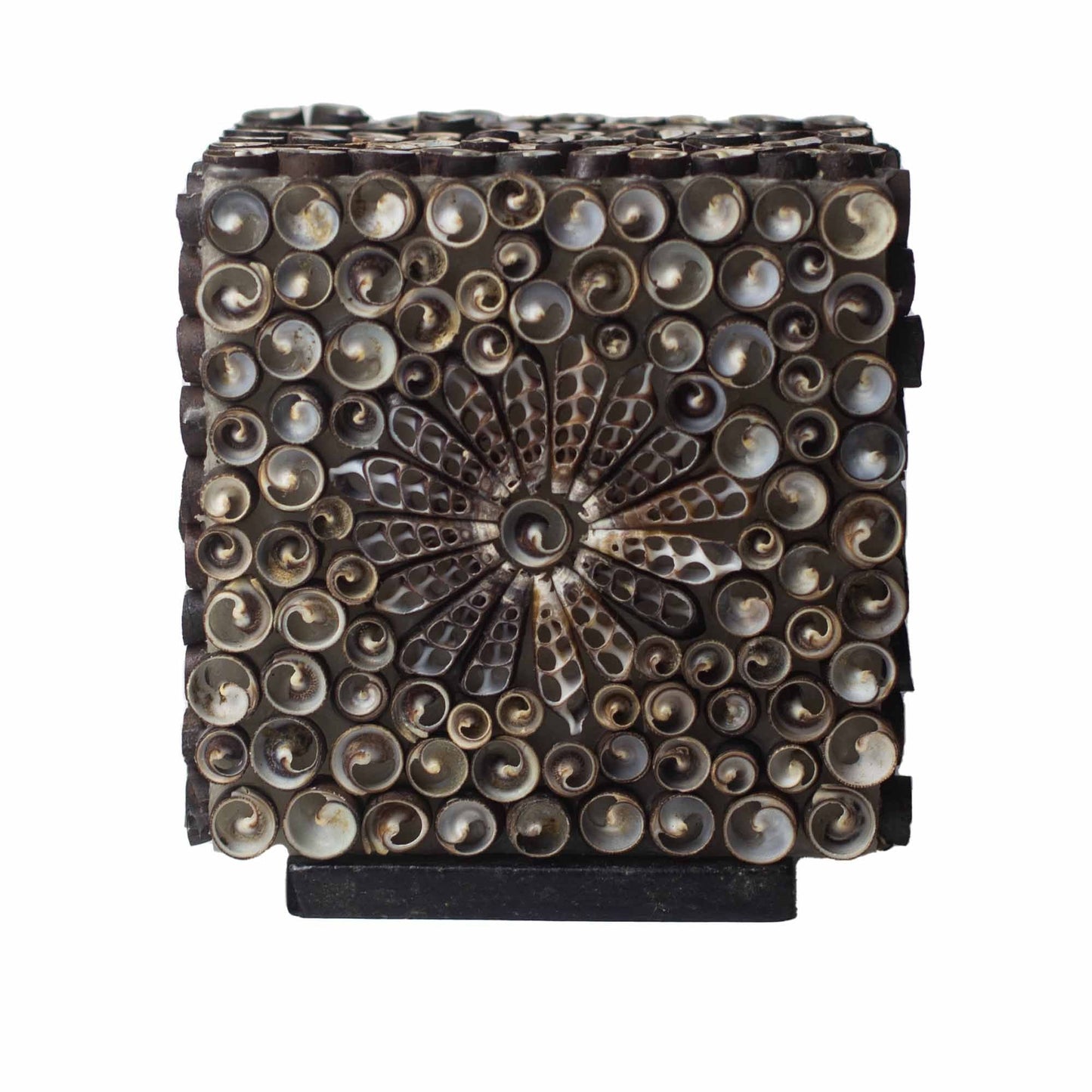 Alt Tag: Lámpara Chocolate Twist Shell – Cuadrada 15CM, lámpara cuadrada 15 cm artesanal con conchas marinas auténticas y diseño boho twist