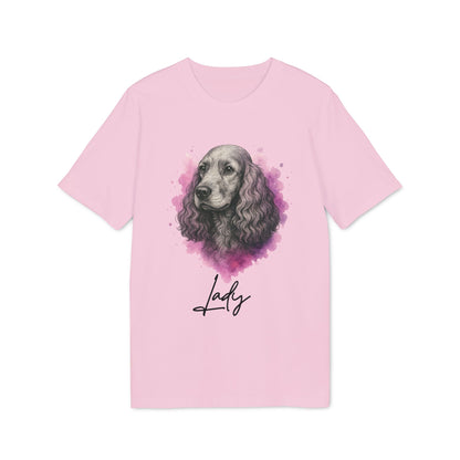 Alt Tag: Cocker Spaniel Personalized Premium Unisex T-Shirt en color rosa con retrato de cocker spaniel y nombre personalizado “Lady”
