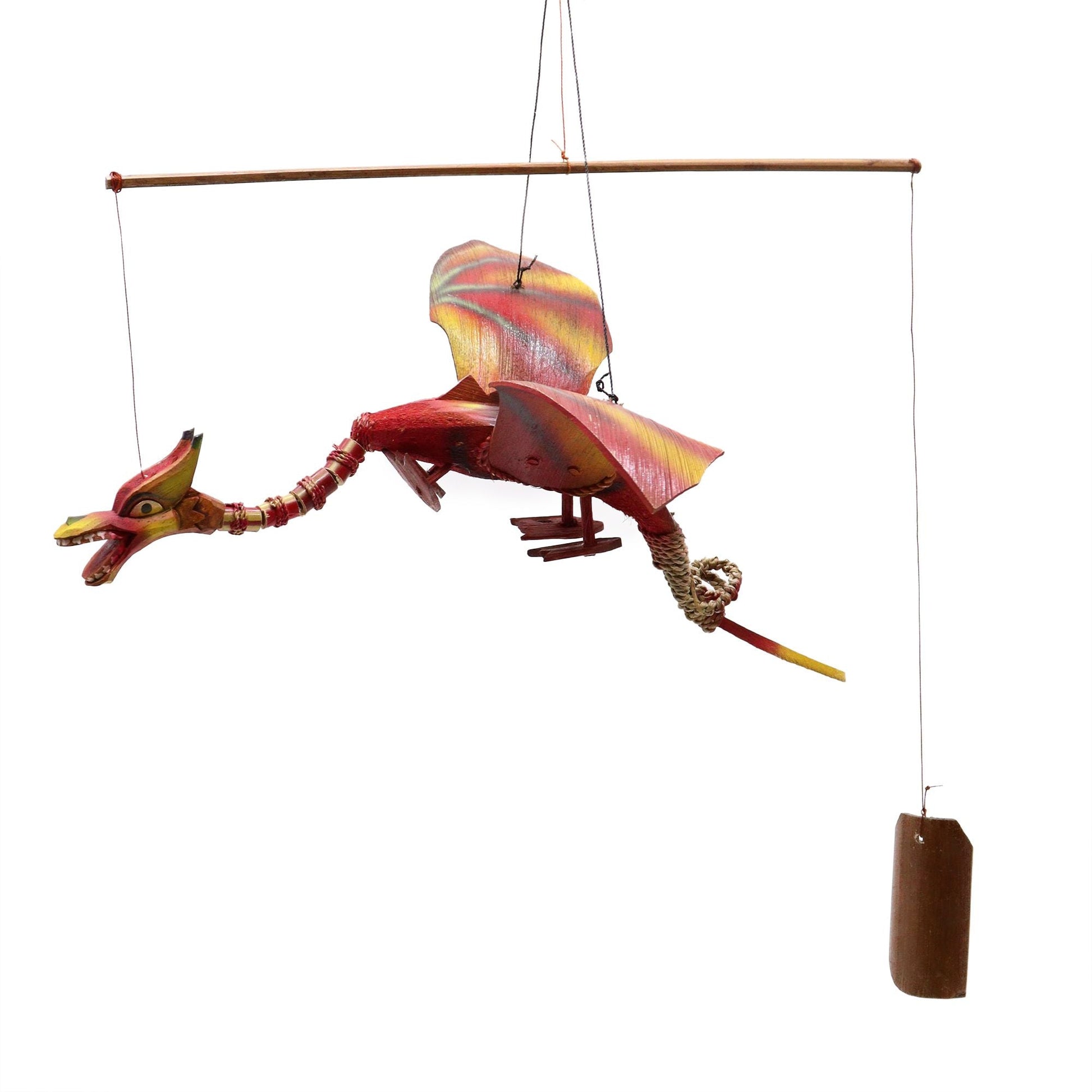 Alt Tag: Coconut Crafted Dragon Mobile – 37 CM handgjord hängmobil med kokosdrake och vingar, hantverksmässigt tillverkad i Indonesien