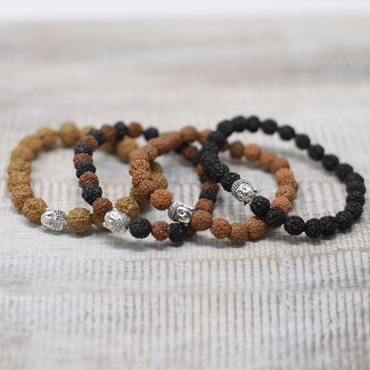 Alt-Tag: Buddha-Armreifen aus Kokosholz – Verschiedene Stile, Set handgefertigter Perlenarmreifen mit Buddha-Anhängern in Schwarz- und Brauntönen