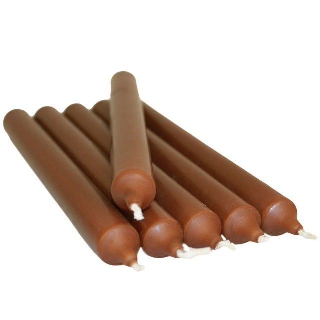 Middagsljus med kaffedöft – storpack med 100 bruna avsmalnande middagsljus med vekar