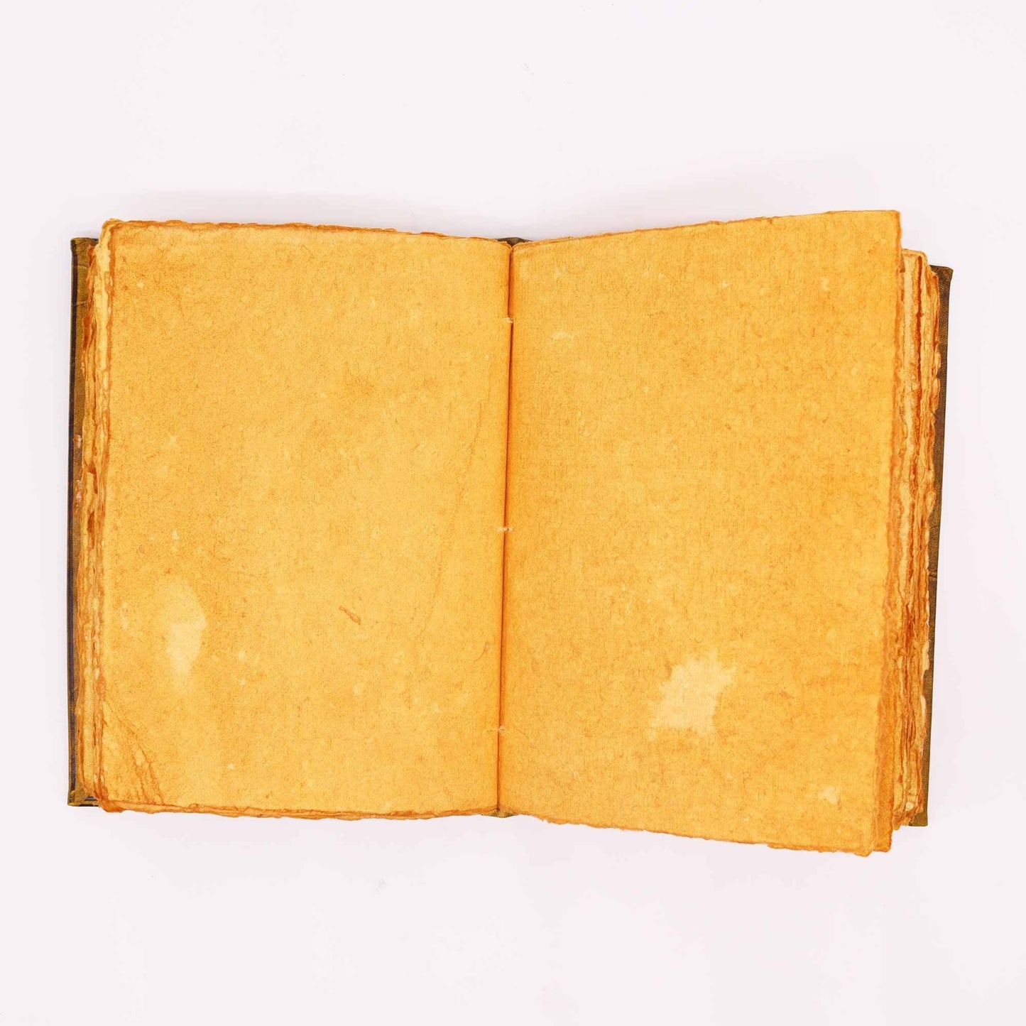 Alt Tag: Coffee Tan Leather Journal – Zinc Owl, 200 Deckle Pages, 26x18CM open journal showing deckle-edge blank pages