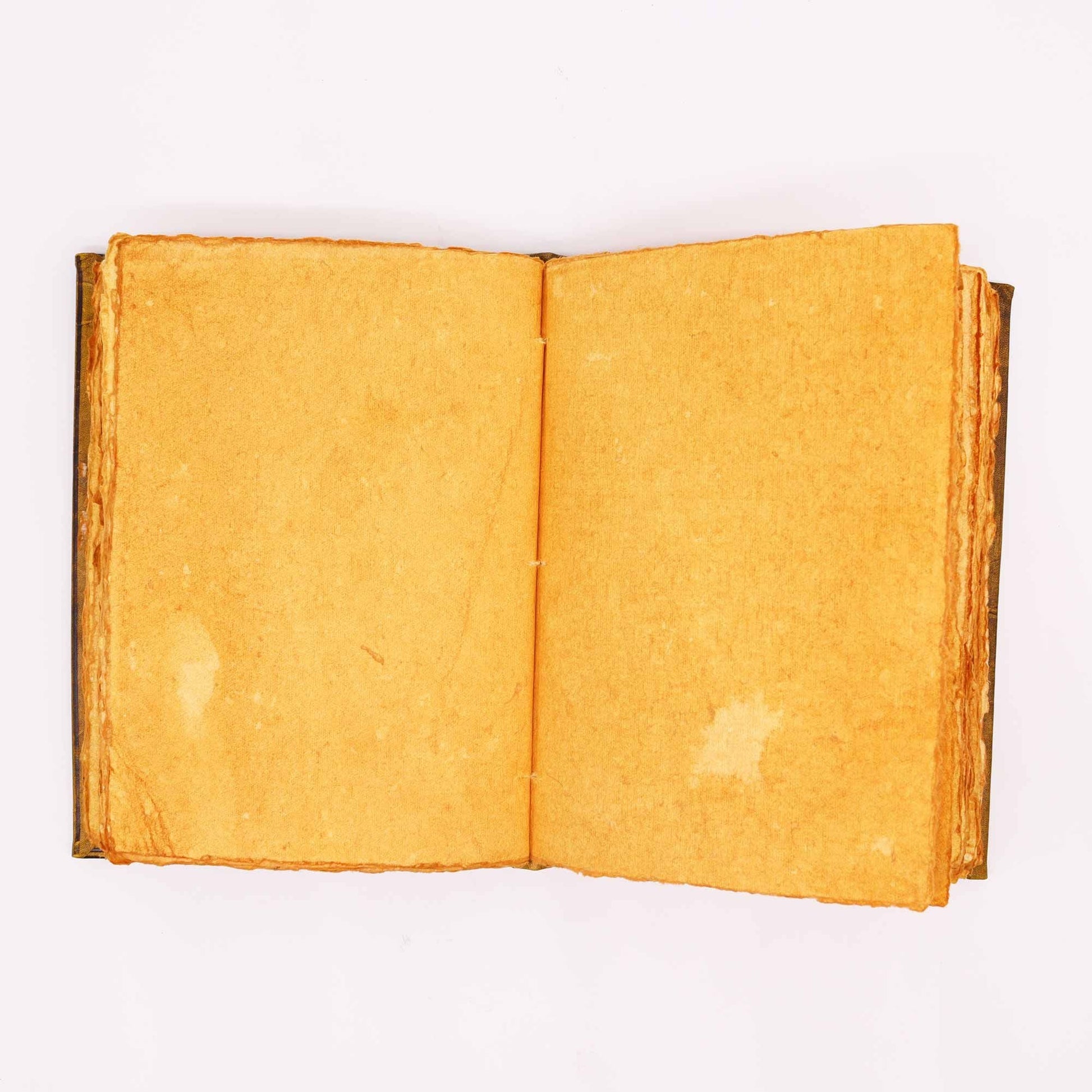 Alt Tag: Coffee Tan Leather Journal – Zinc Owl, 200 Deckle Pages, 26x18CM open journal showing deckle-edge blank pages