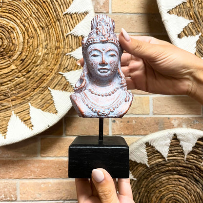 Alt Tag: Estatua Princesa Java de hormigón – escultura de busto de hormigón Blue Copper sobre base negra, acabado azul cobre, 25x11x11 cm