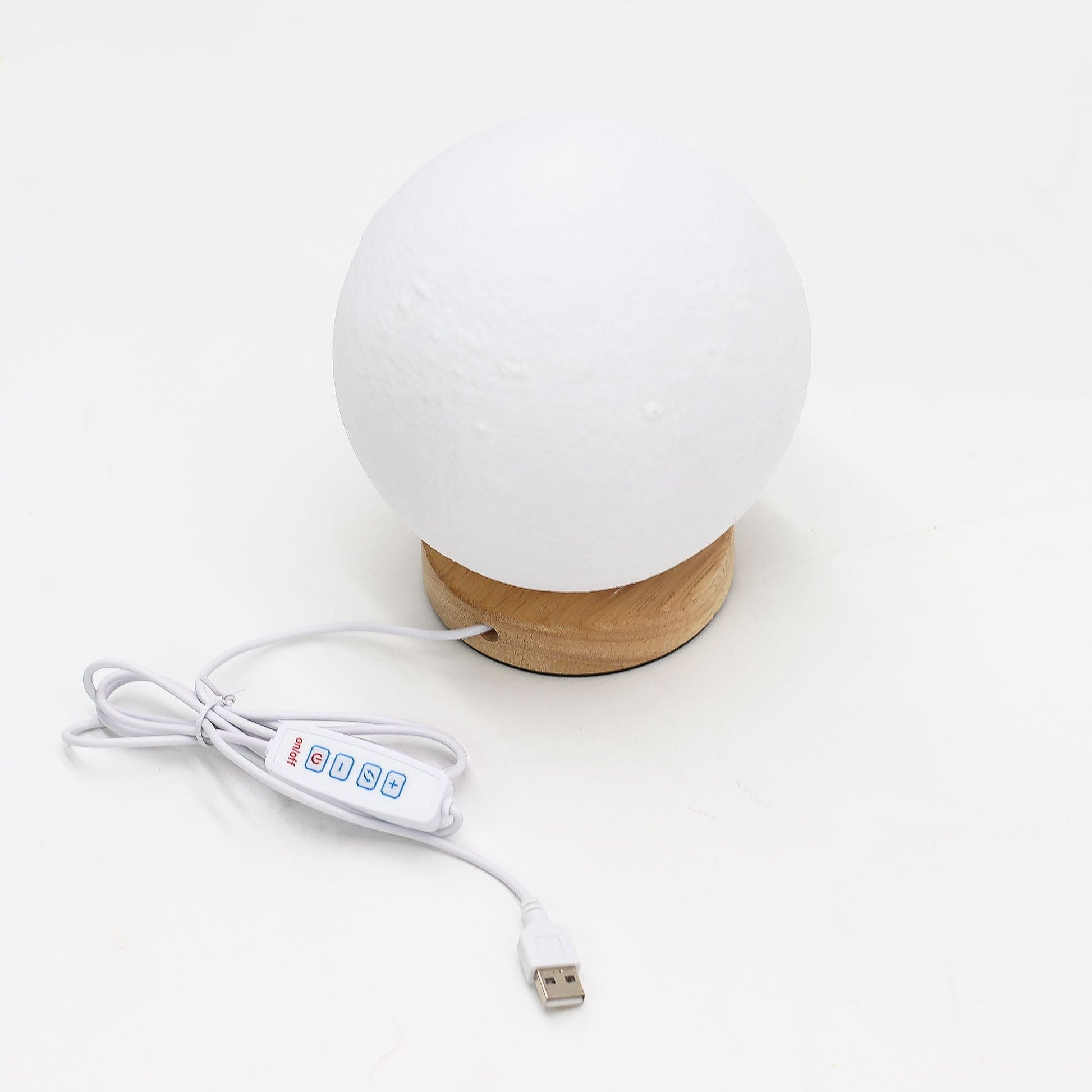 Alt Tag: Cornstarch PLA Moon Lamp – 3 Settings USB esfera tipo luna con base de madera y control USB con cable