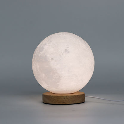 Alt Tag: Cornstarch PLA Moon Lamp – 3 Settings USB, lámpara luna con base de madera y cable USB, luz regulable en tres niveles