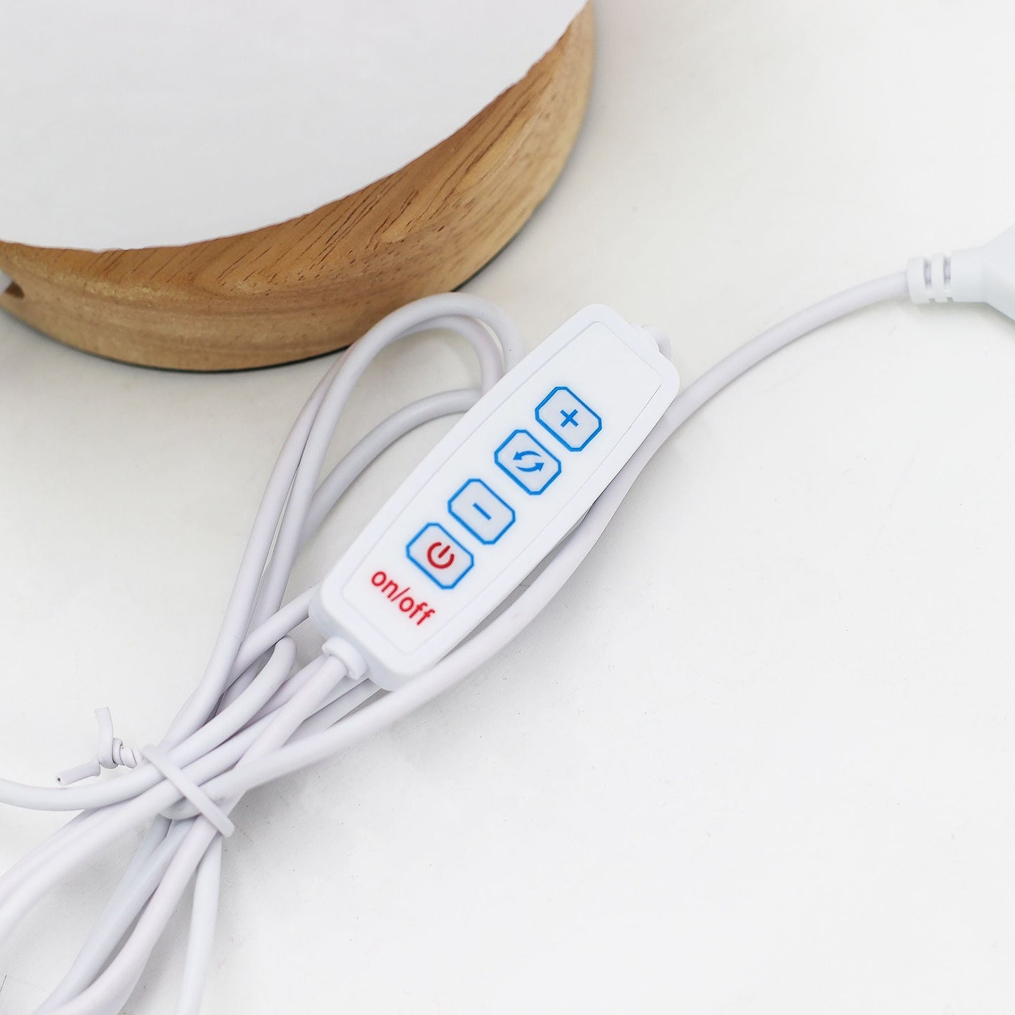 Alt Tag: Cornstarch PLA Moon Lamp – 3 Settings USB control cable with on/off switch and brightness buttons