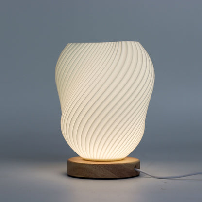 Cornstarch PLA USB Lamp – Shell Twisted 18x13x17 CM, lámpara USB con diseño de concha retorcida, base de madera, luz cálida