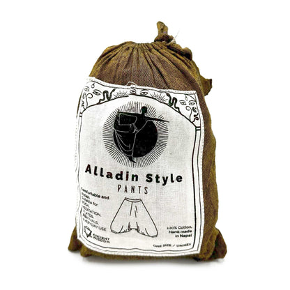 Alt Tag: Aladdin-yogabyxor i bomull – Himalayan Orange i tygpåse med etiketten “Aladdin Style Pants”
