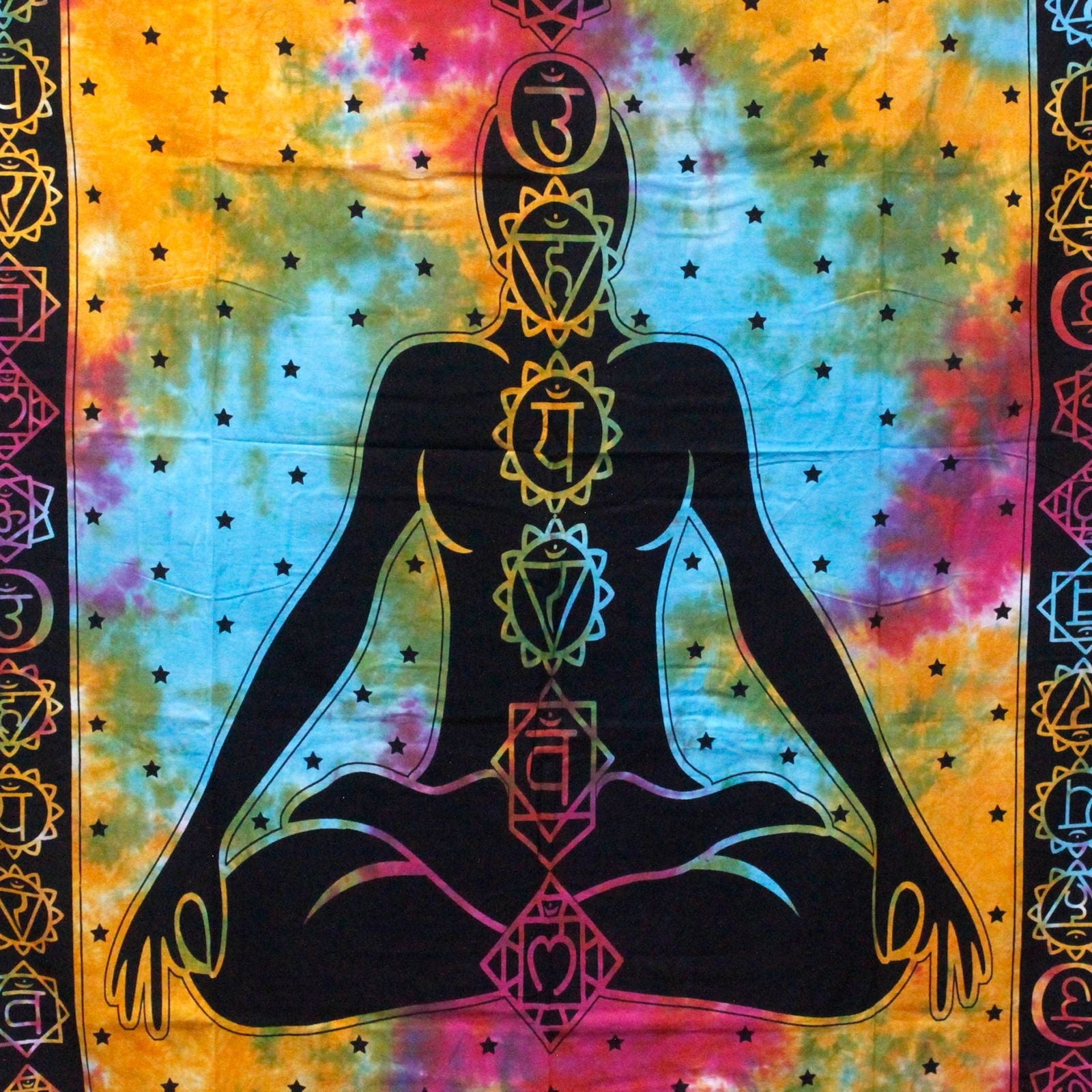 Algodón Bedspread – Chakra Buddha 230x200 CM, silueta colorida de Buda meditando con símbolos de chakras y patrón de estrellas