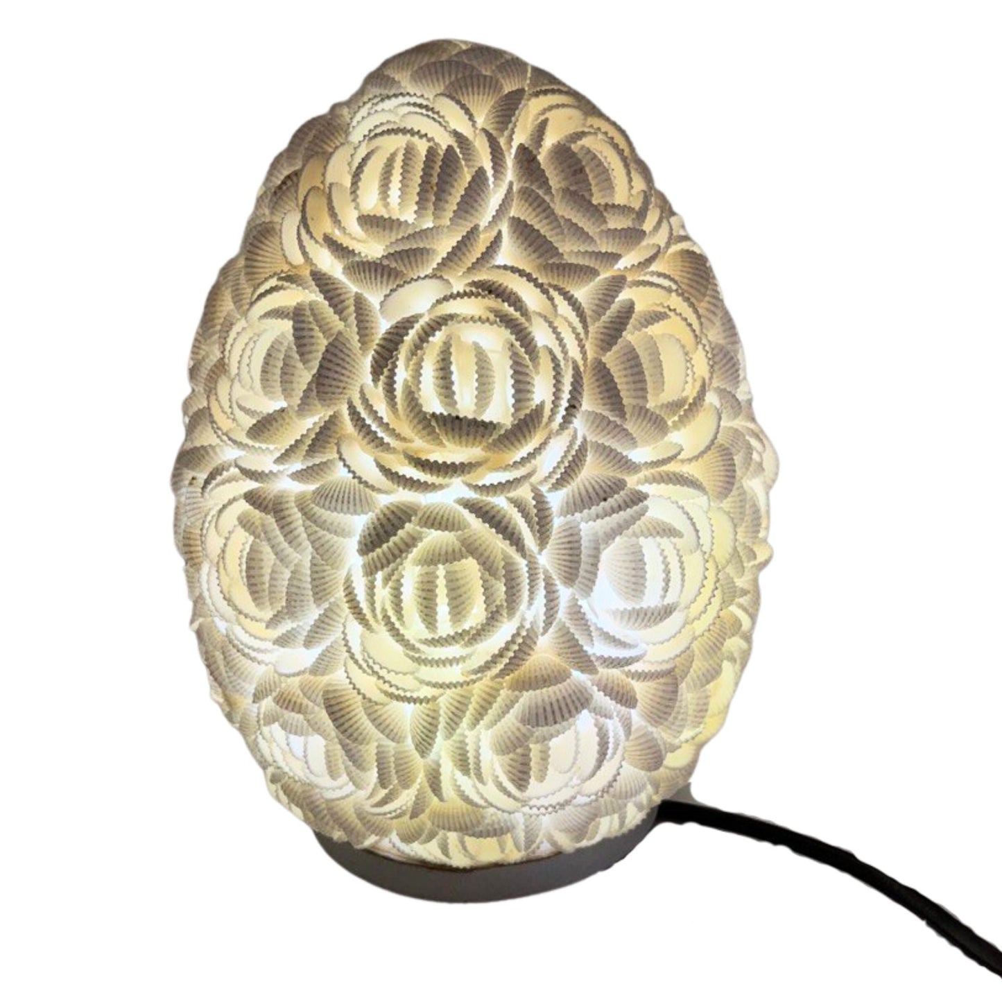 Alt Tag: Cotton Boho Seashell Lamp – Rose Oval 20CM, lámpara artesanal de conchas marinas reales y algodón con luz cálida