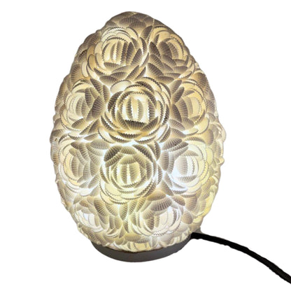 Alt Tag: Cotton Boho Seashell Lamp – Rose Oval 20CM, lámpara artesanal de conchas marinas reales y algodón con luz cálida
