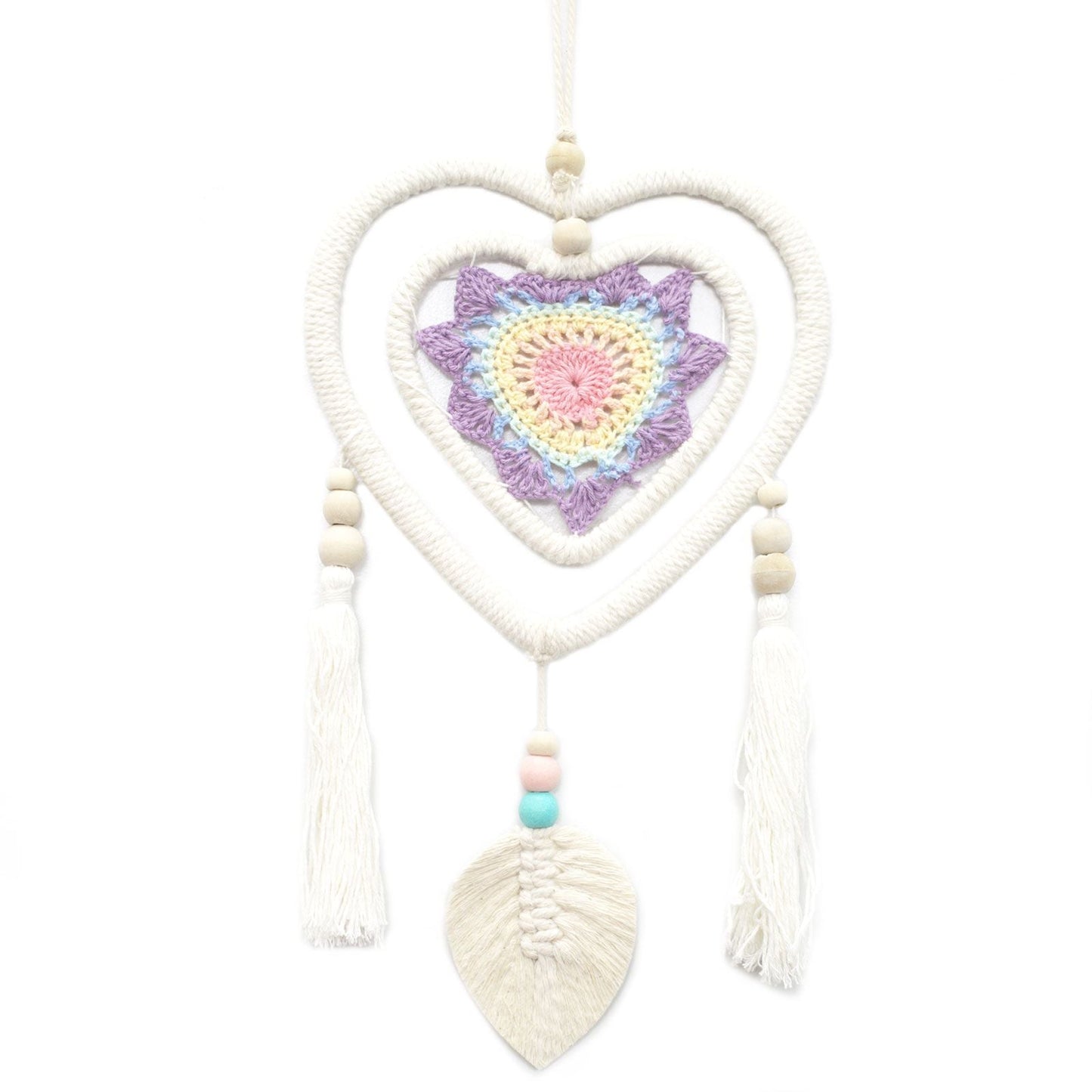 Cotton Dream Catcher – Medium Multi Heart Design, drömfångare i bomull i hjärtform med träpärlor och tofsar, 35x19 cm