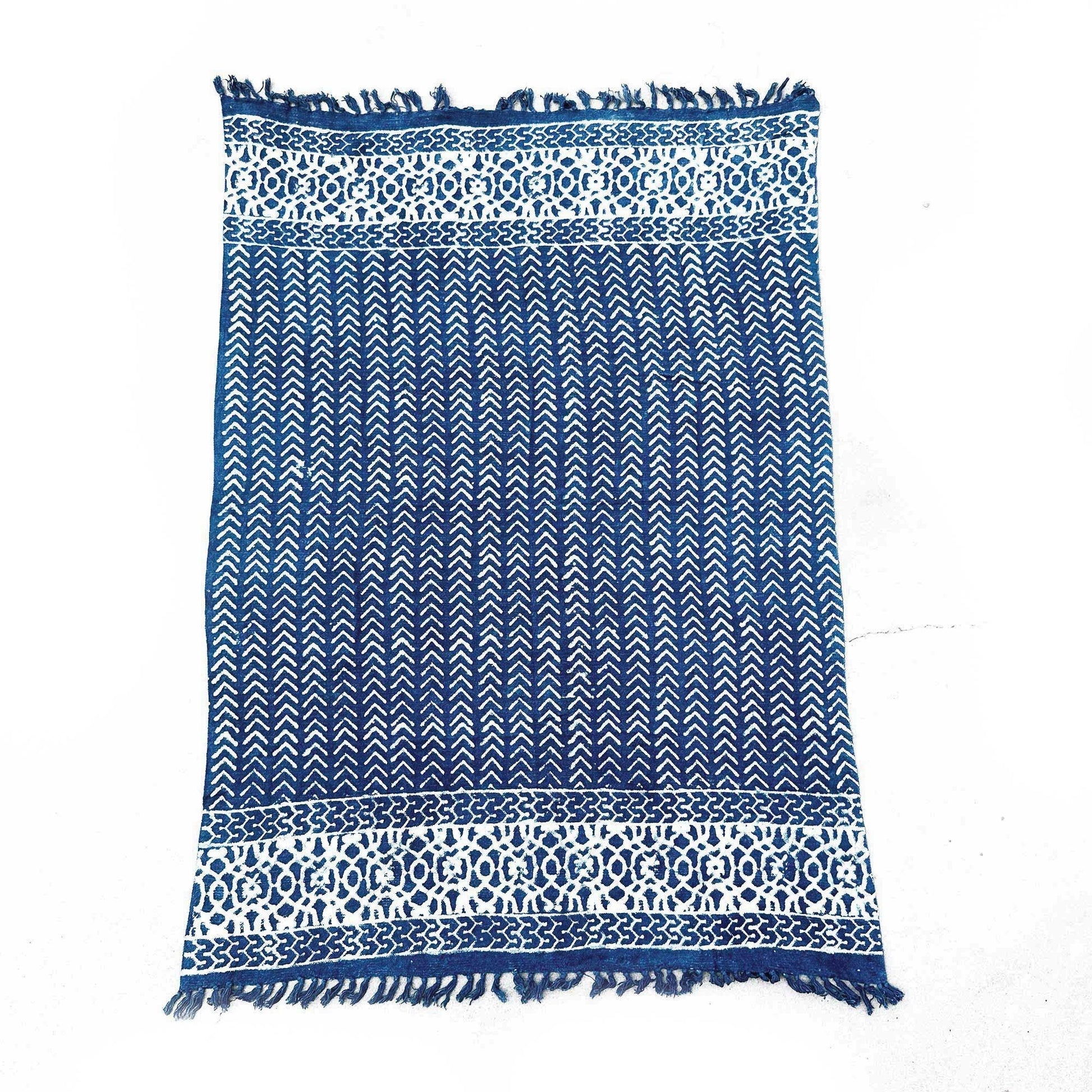 Cotton Handmade Indigo Throw – 170x120 CM, manta de algodón teñida con índigo natural con patrón geométrico azul y flecos