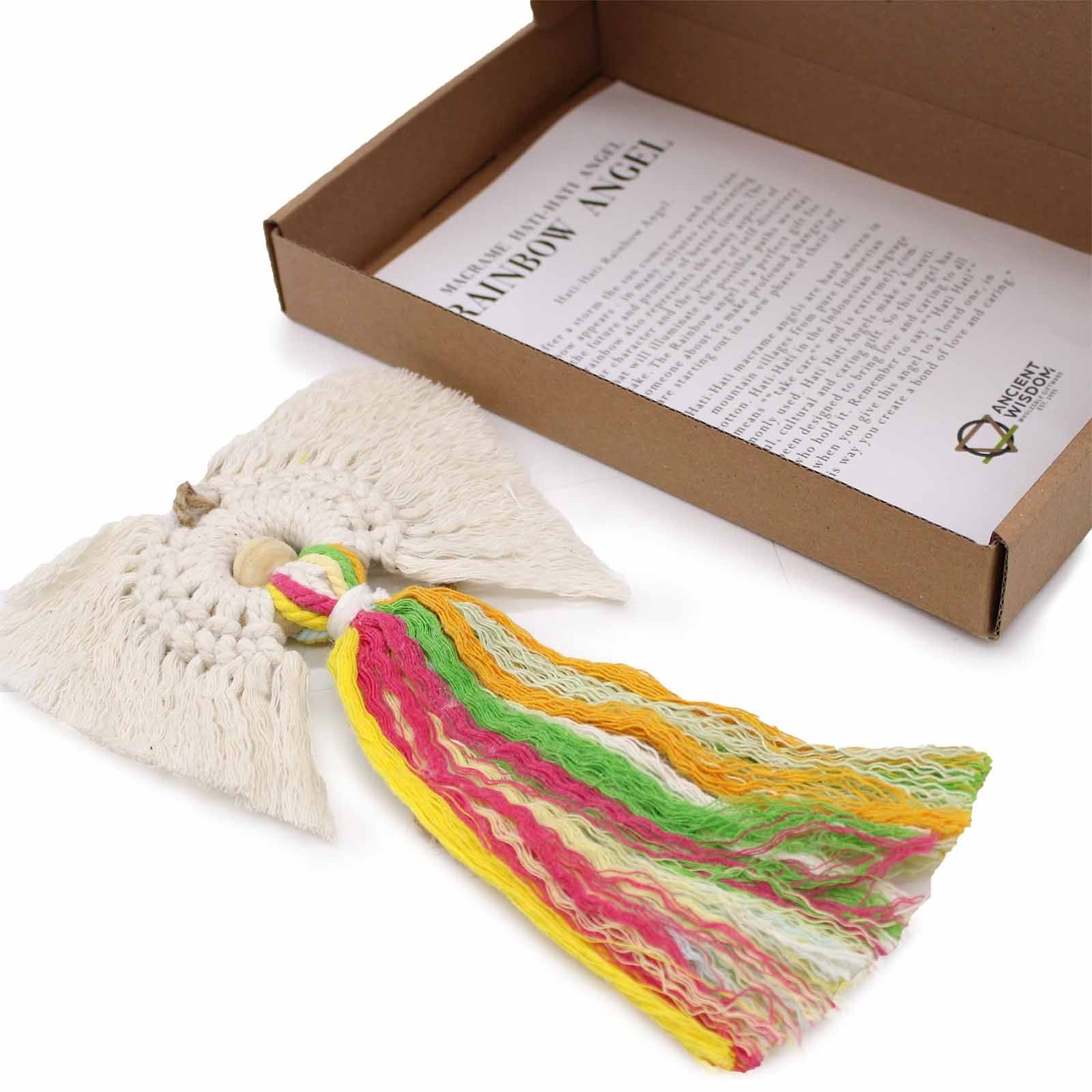 Cotton Hati-Hati Macrame Angel – Earth Variant, ángel de macramé de algodón con borlas multicolor y caja de regalo
