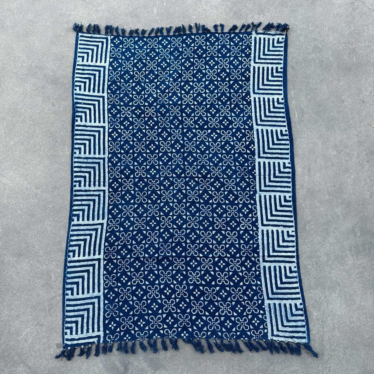 Alt Tag: Cotton Indigo Throw – 170x120 CM, handmade indigo-dyed cotton throw blanket with geometric border and fringe