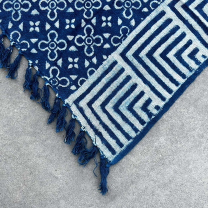 Alt Tag: Cotton Indigo Throw – 170x120 CM close-up of handmade indigo-dyed cotton throw with geometric pattern and fringed tassels