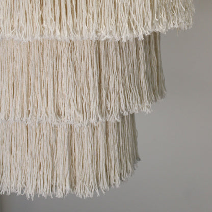 Alt Tag: Cotton Macrame Chandelier – 80x50 CM detalle de flecos de algodón tejido a mano en estilo boho, acabado natural