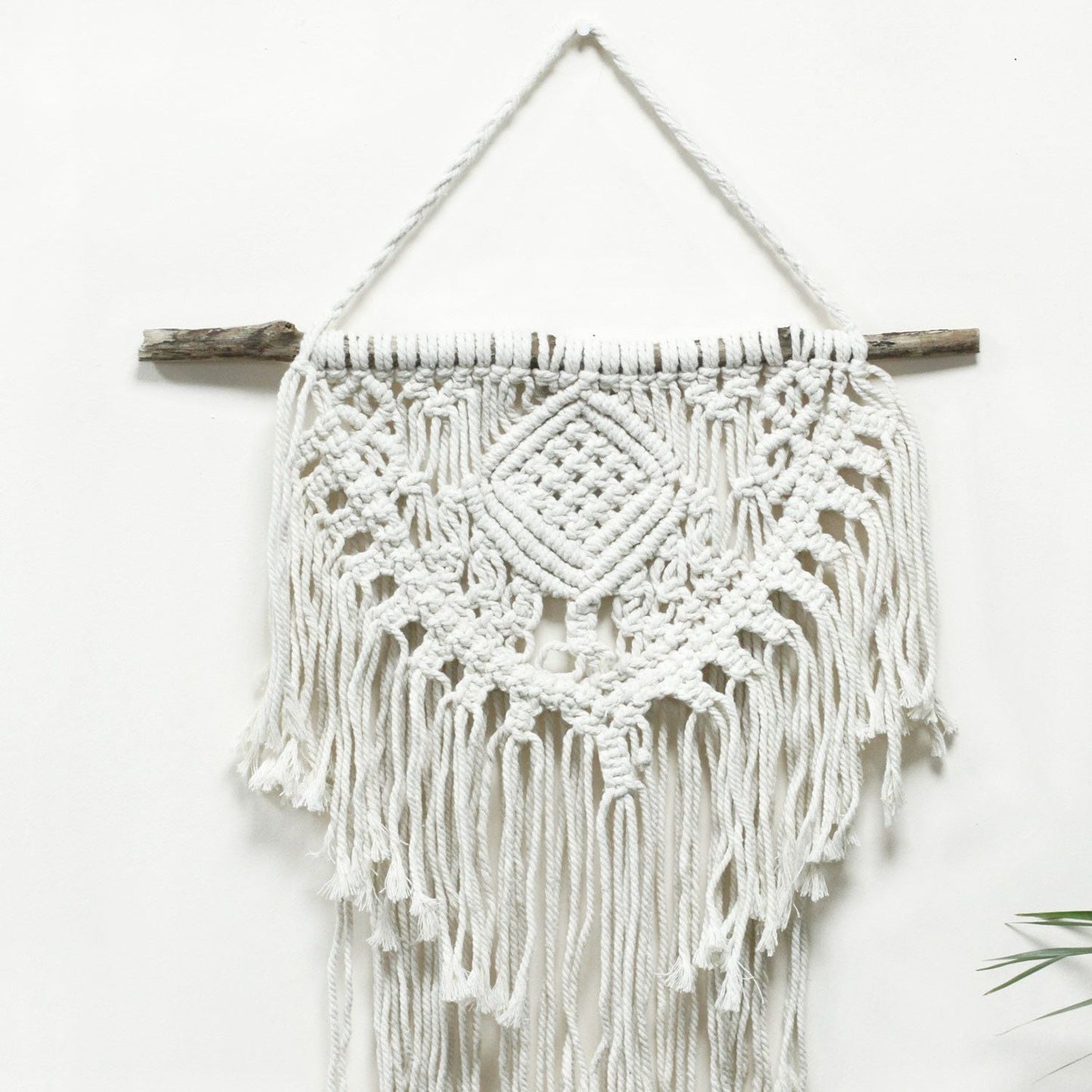 Cotton Macrame Wall Hanging – 56x40 CM handwoven natural cotton macrame wall decor with fringe, hanging on rustic wooden dowel